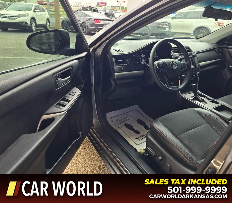 Toyota Camry Vehicle Full-screen Gallery Image 7