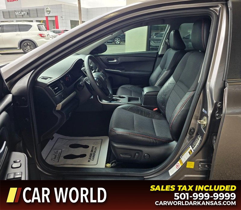 Toyota Camry Vehicle Full-screen Gallery Image 8