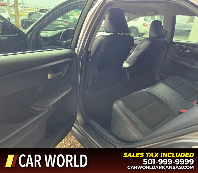 Toyota Camry Vehicle Full-screen Gallery Image 9