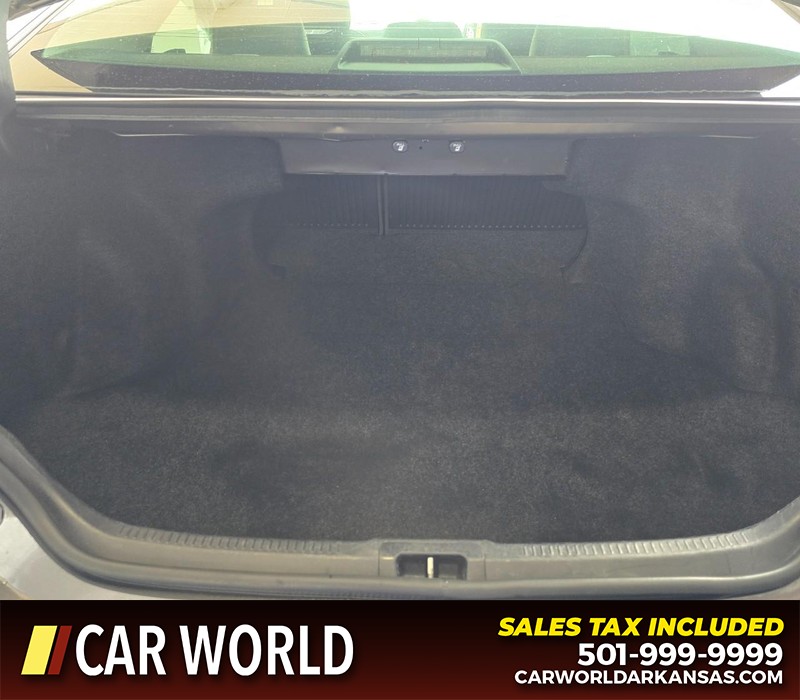 Toyota Camry Vehicle Full-screen Gallery Image 13