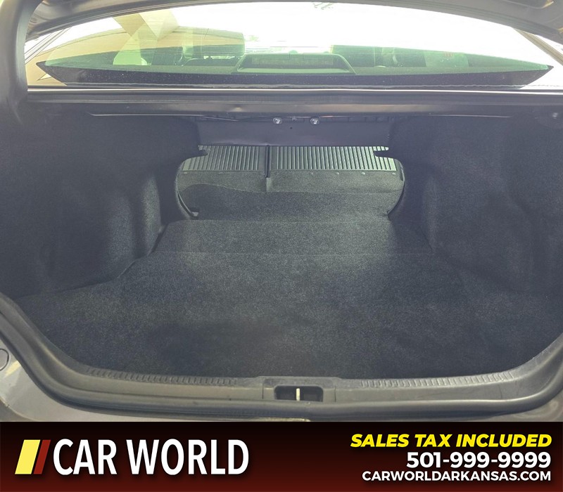 Toyota Camry Vehicle Full-screen Gallery Image 14