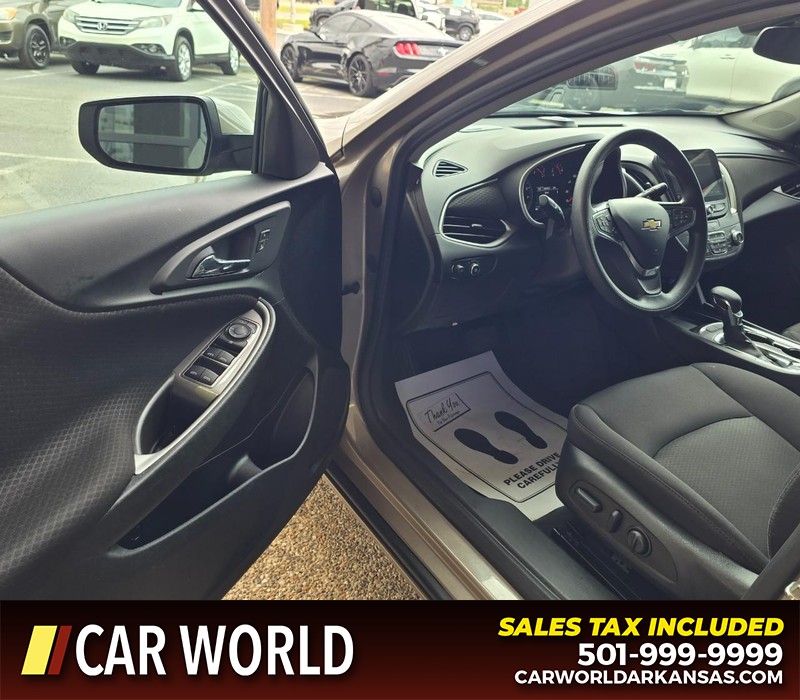 Chevrolet Malibu Vehicle Full-screen Gallery Image 7