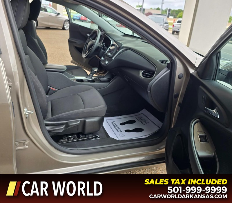 Chevrolet Malibu Vehicle Full-screen Gallery Image 11