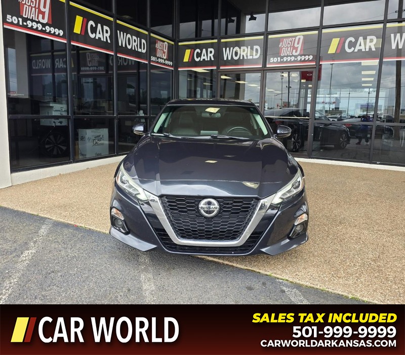 Nissan Altima Vehicle Full-screen Gallery Image 2