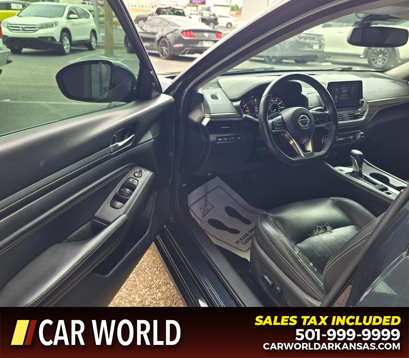 Nissan Altima Vehicle Full-screen Gallery Image 7