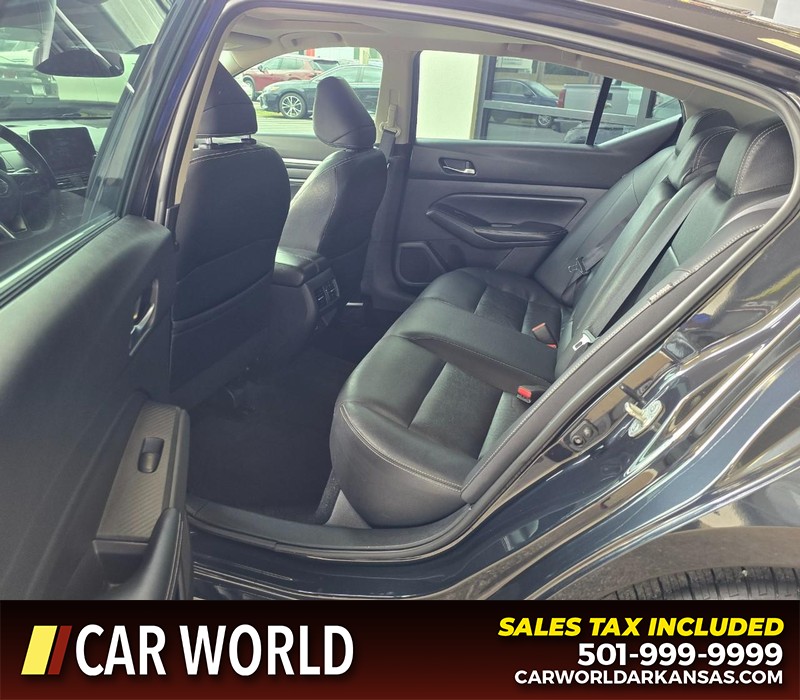 Nissan Altima Vehicle Full-screen Gallery Image 10