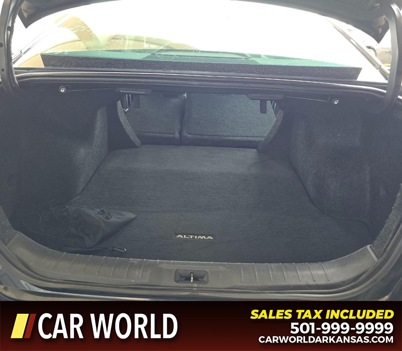 Nissan Altima Vehicle Full-screen Gallery Image 14