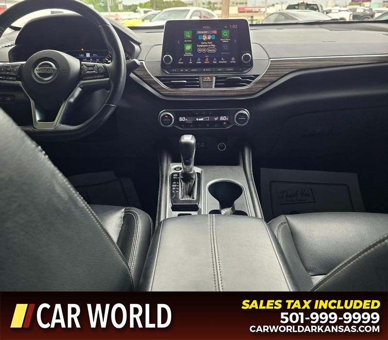 Nissan Altima Vehicle Full-screen Gallery Image 18