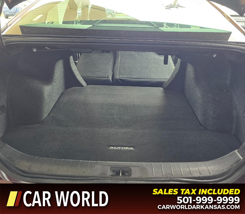 Nissan Altima Vehicle Full-screen Gallery Image 14