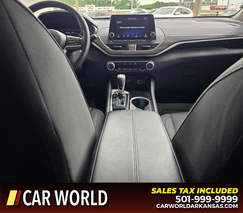 Nissan Altima Vehicle Full-screen Gallery Image 18