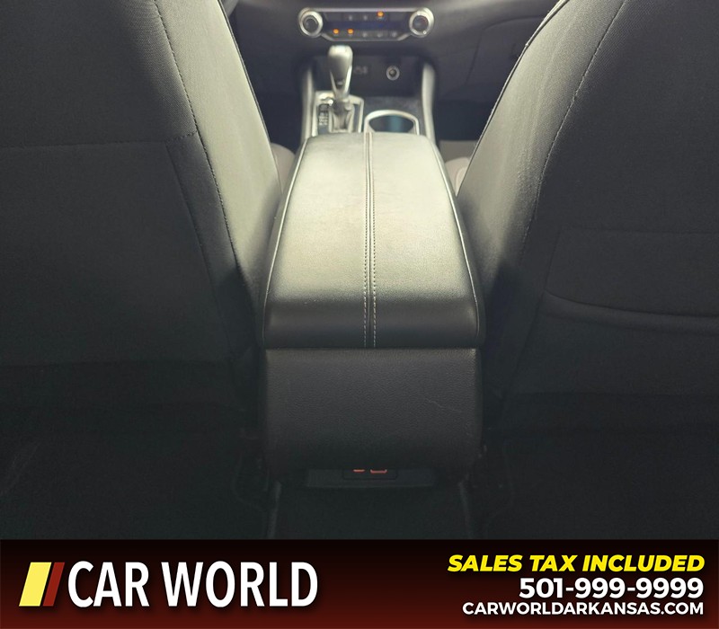 Nissan Altima Vehicle Full-screen Gallery Image 19