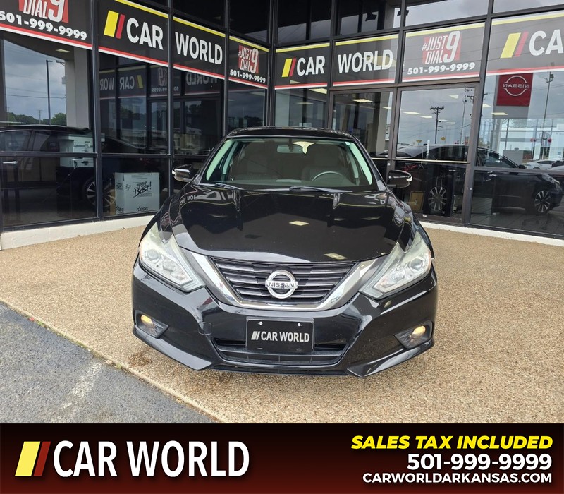 Nissan Altima Vehicle Full-screen Gallery Image 2