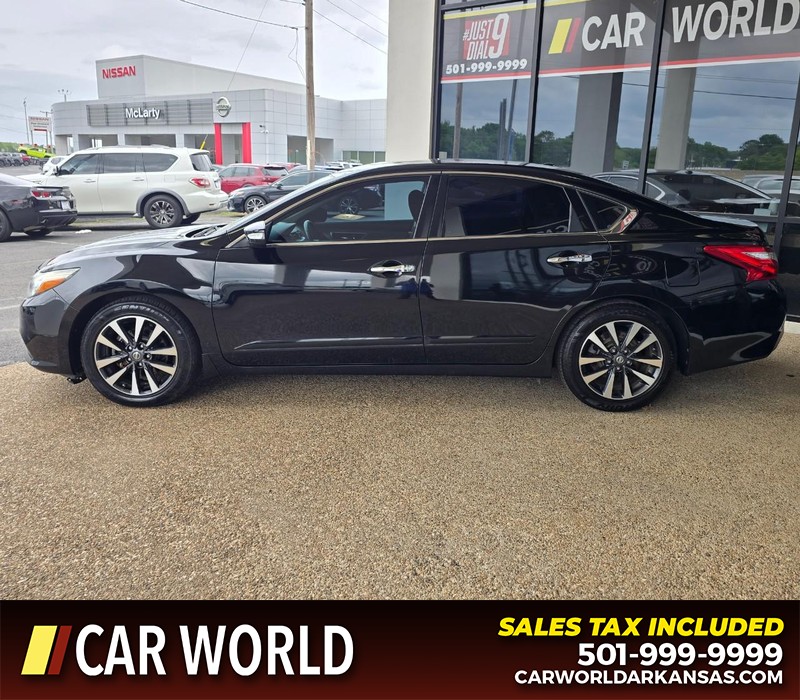 Nissan Altima Vehicle Full-screen Gallery Image 4