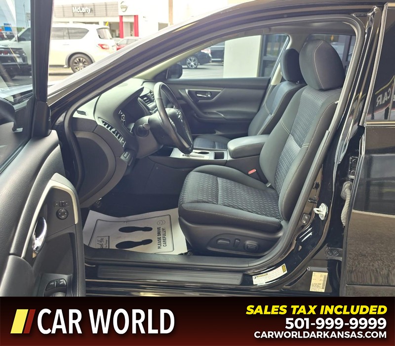 Nissan Altima Vehicle Full-screen Gallery Image 8