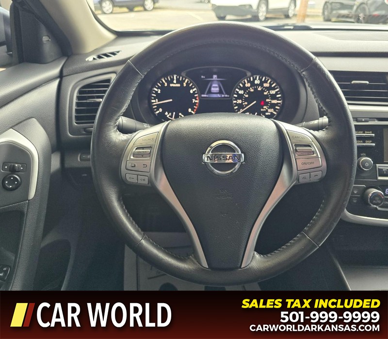 Nissan Altima Vehicle Full-screen Gallery Image 15