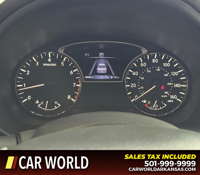 Nissan Altima Vehicle Full-screen Gallery Image 17