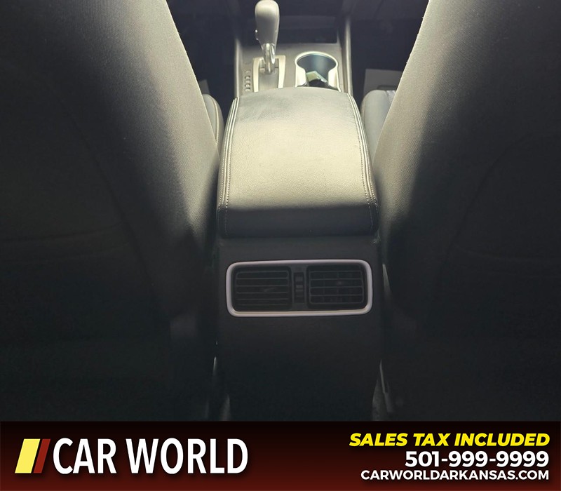 Nissan Altima Vehicle Full-screen Gallery Image 20