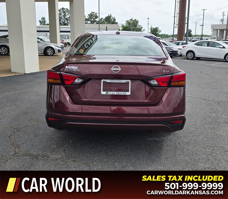 Nissan Altima Vehicle Full-screen Gallery Image 5