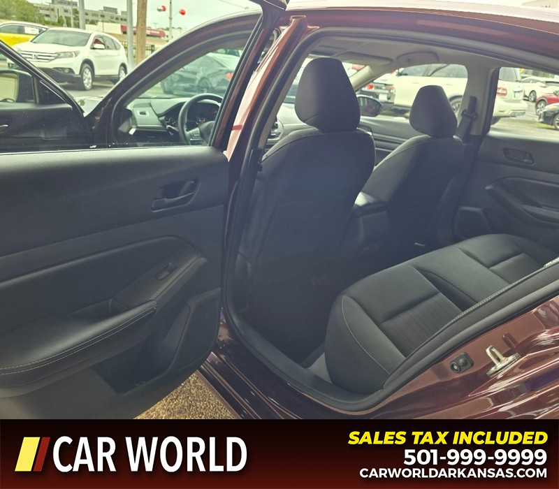 Nissan Altima Vehicle Full-screen Gallery Image 9