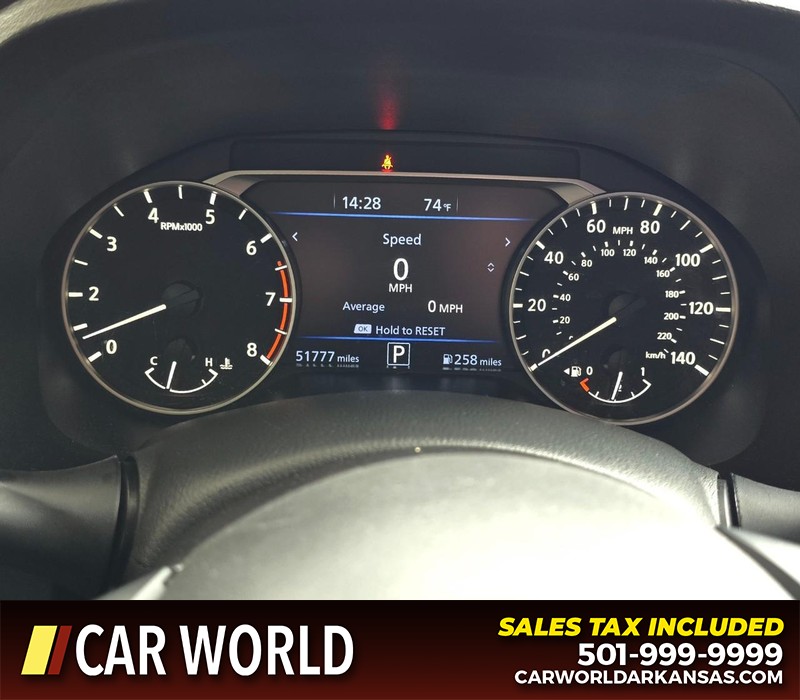 Nissan Altima Vehicle Full-screen Gallery Image 17