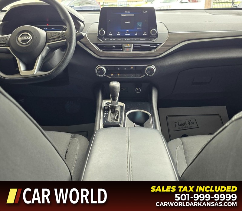 Nissan Altima Vehicle Full-screen Gallery Image 18