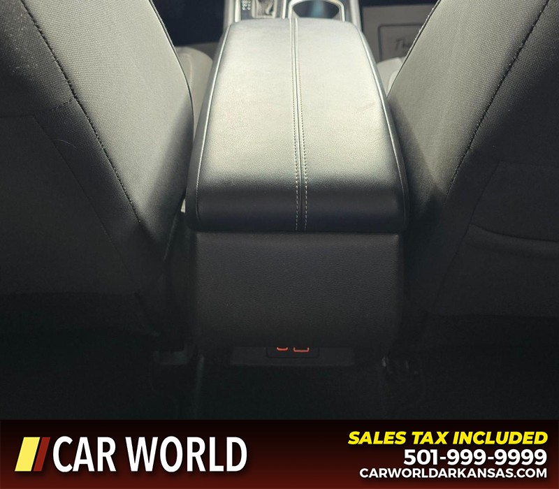 Nissan Altima Vehicle Full-screen Gallery Image 19