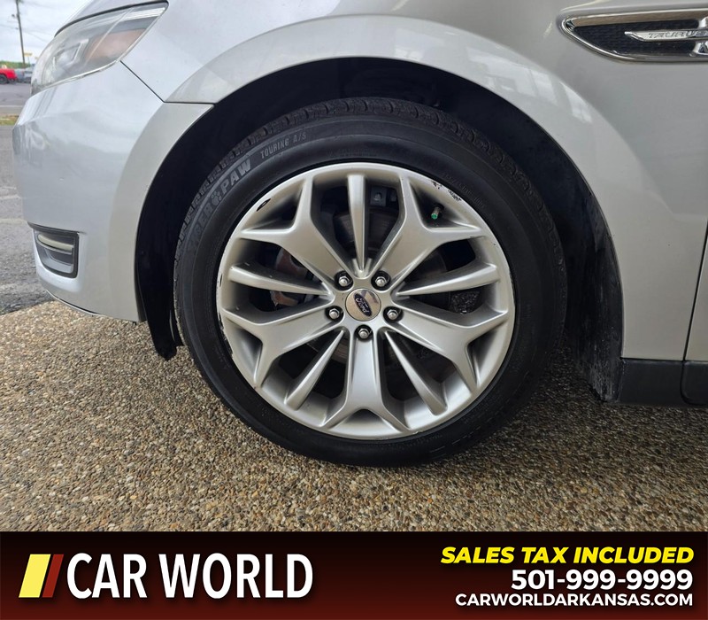 Ford Taurus Vehicle Full-screen Gallery Image 7