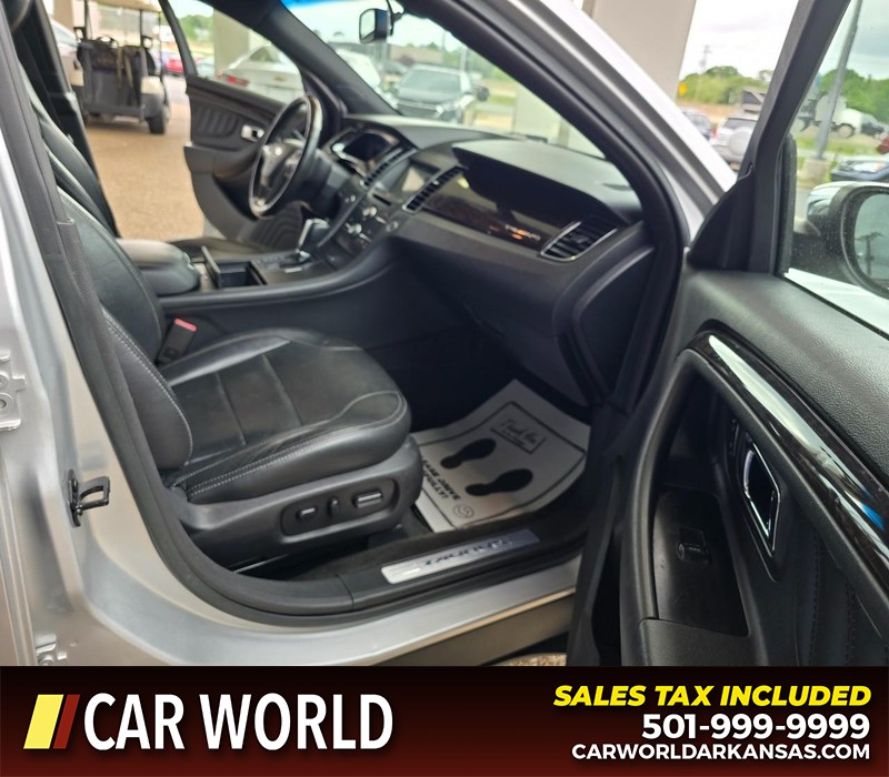 Ford Taurus Vehicle Full-screen Gallery Image 12