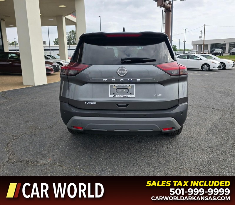 Nissan Rogue Vehicle Full-screen Gallery Image 5