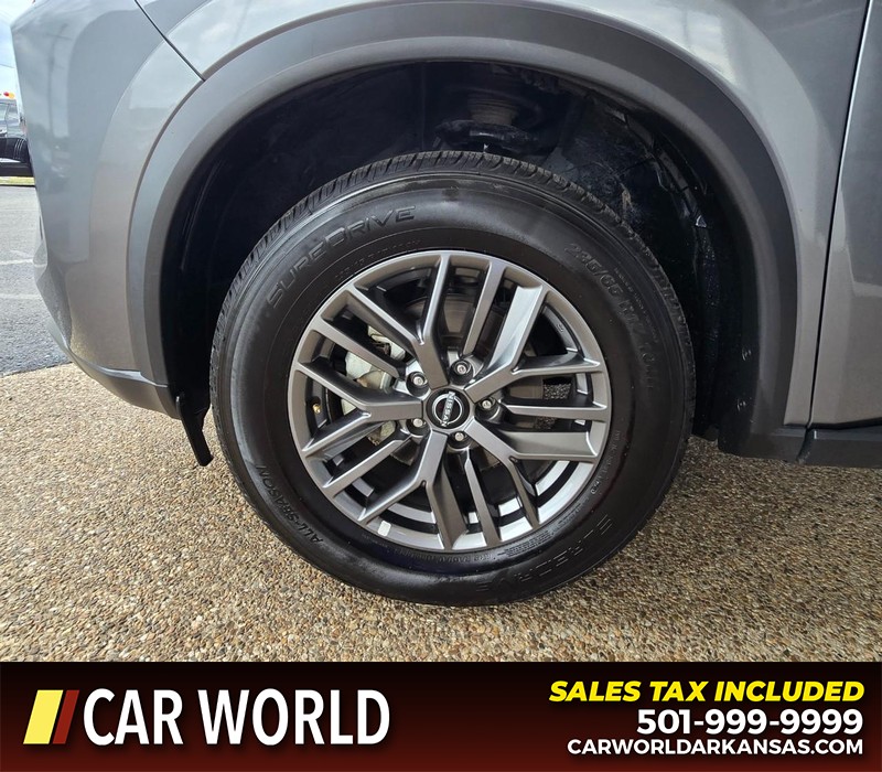 Nissan Rogue Vehicle Full-screen Gallery Image 6