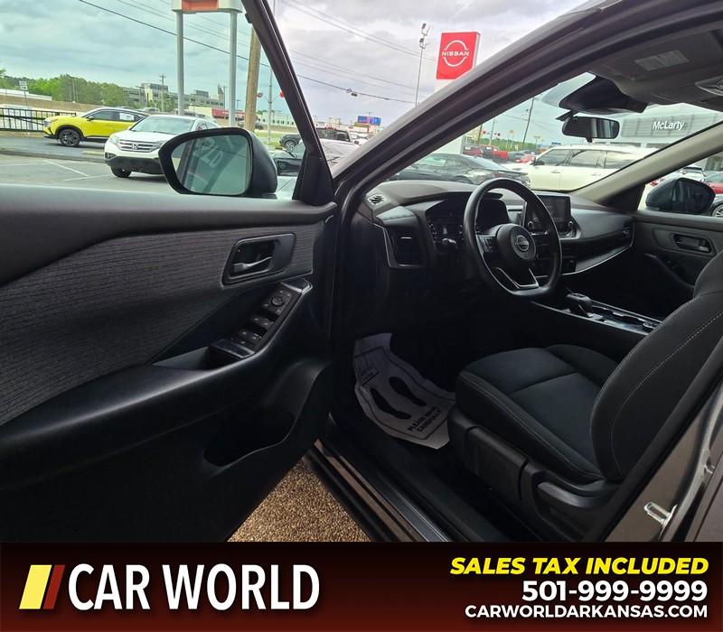 Nissan Rogue Vehicle Full-screen Gallery Image 7