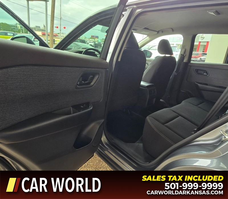 Nissan Rogue Vehicle Full-screen Gallery Image 9