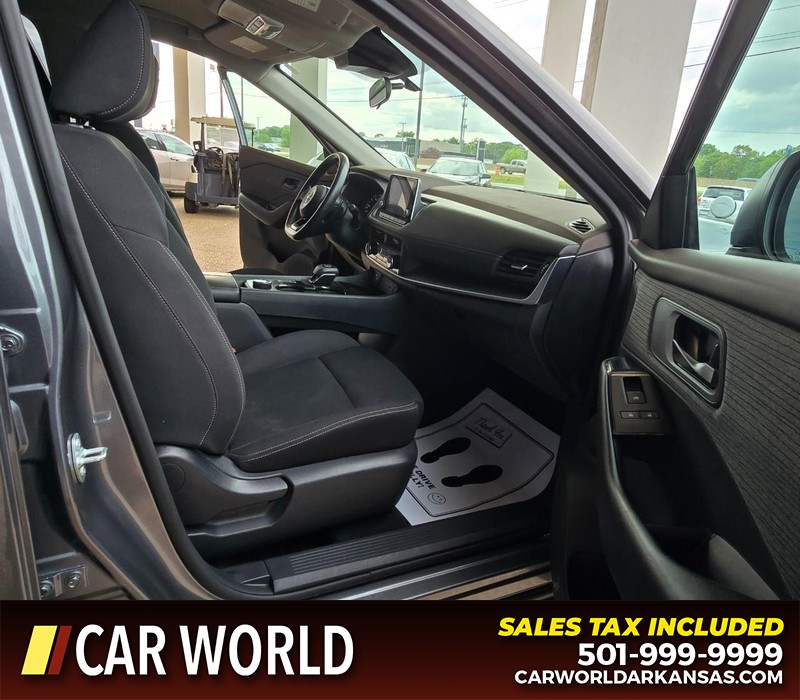 Nissan Rogue Vehicle Full-screen Gallery Image 11