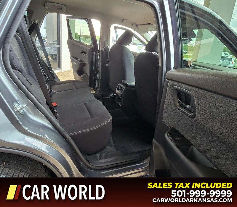 Nissan Rogue Vehicle Full-screen Gallery Image 12