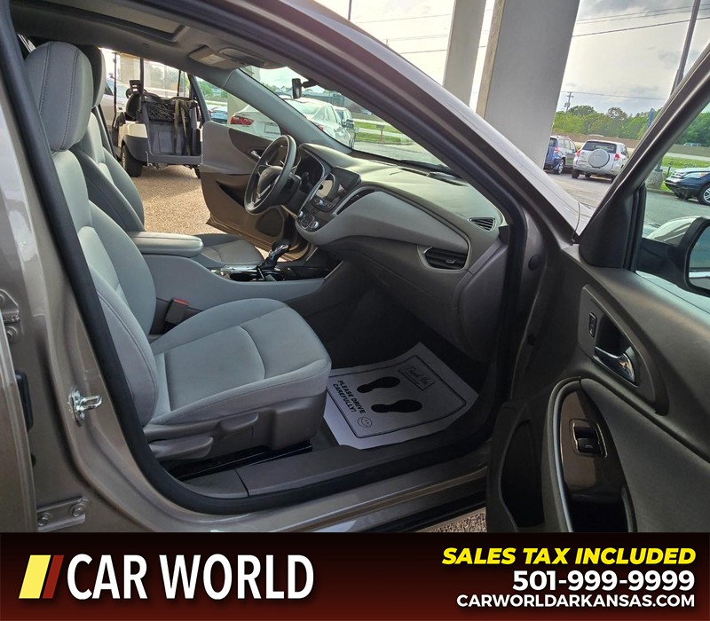 Chevrolet Malibu Vehicle Full-screen Gallery Image 11