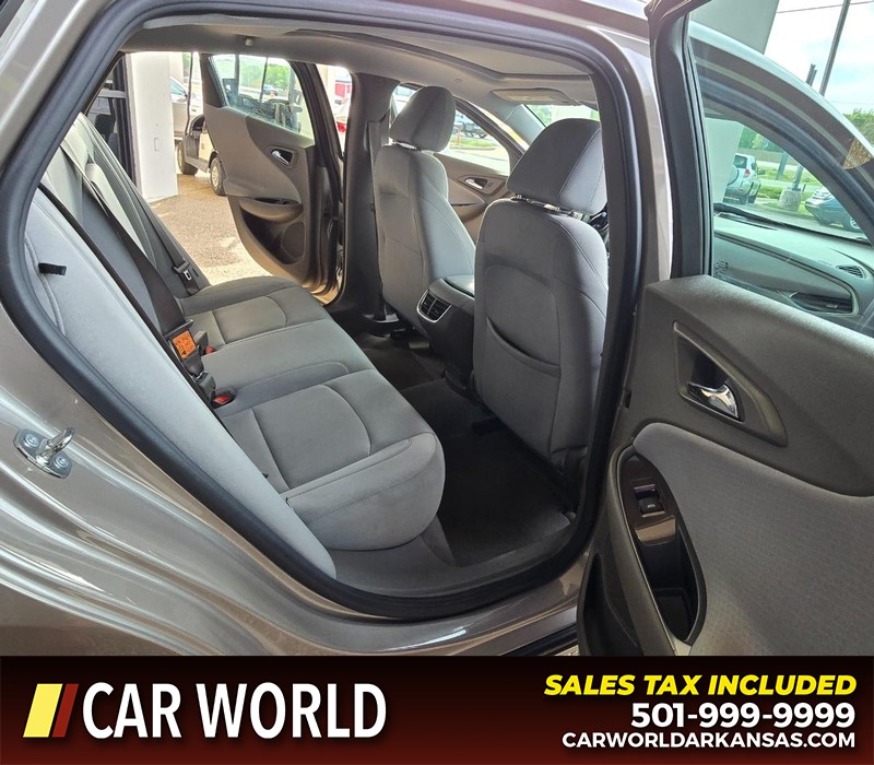 Chevrolet Malibu Vehicle Full-screen Gallery Image 12