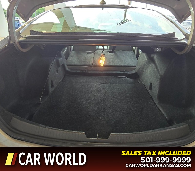 Chevrolet Malibu Vehicle Full-screen Gallery Image 14