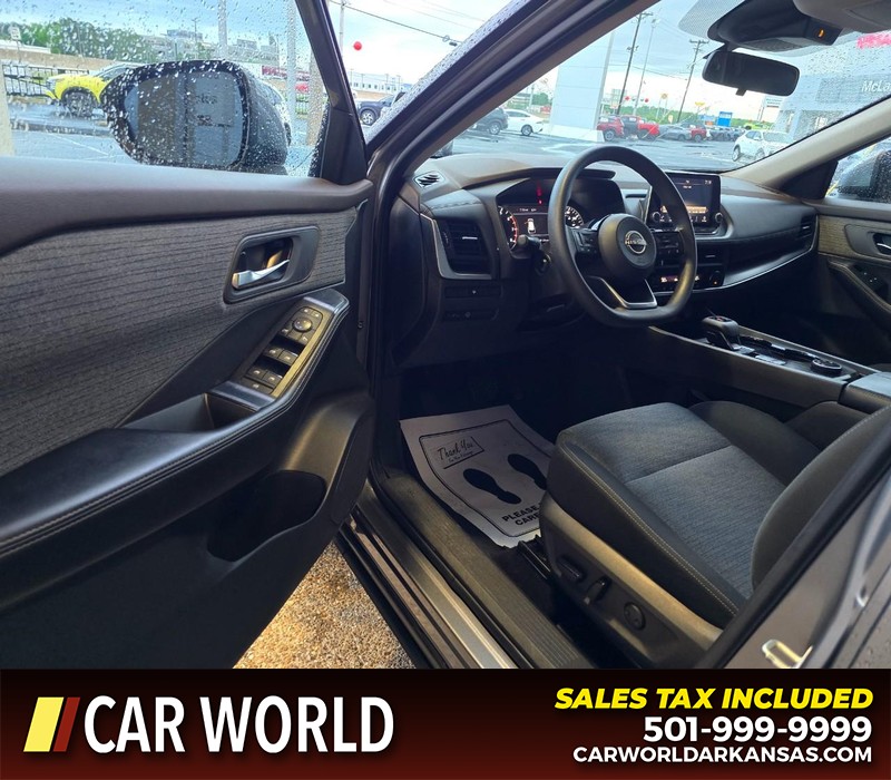 Nissan Rogue Vehicle Full-screen Gallery Image 7