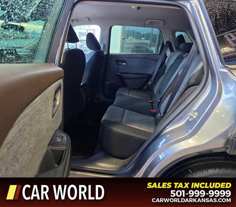 Nissan Rogue Vehicle Full-screen Gallery Image 10