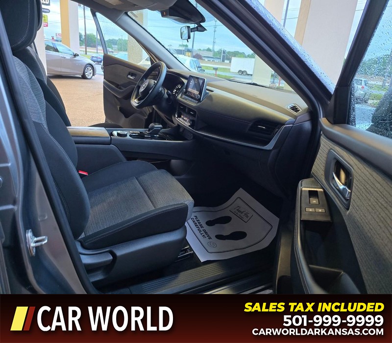 Nissan Rogue Vehicle Full-screen Gallery Image 11