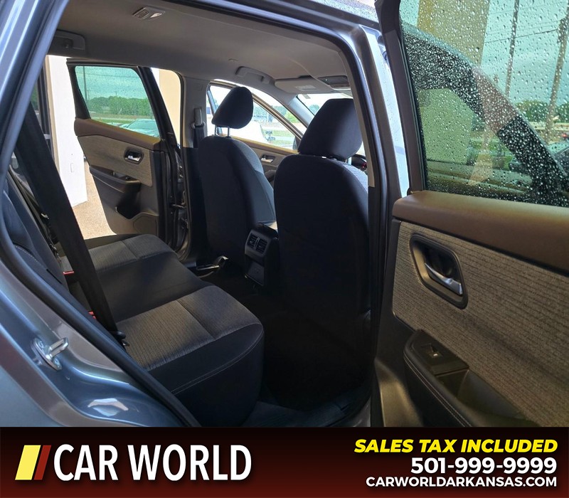 Nissan Rogue Vehicle Full-screen Gallery Image 12