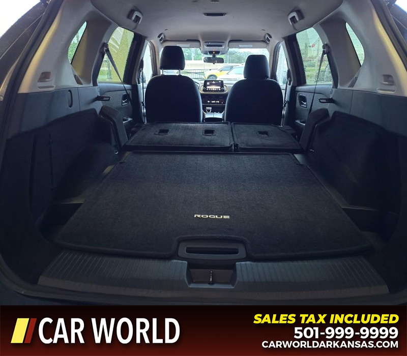 Nissan Rogue Vehicle Full-screen Gallery Image 14