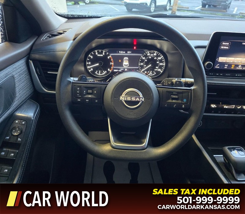 Nissan Rogue Vehicle Full-screen Gallery Image 15