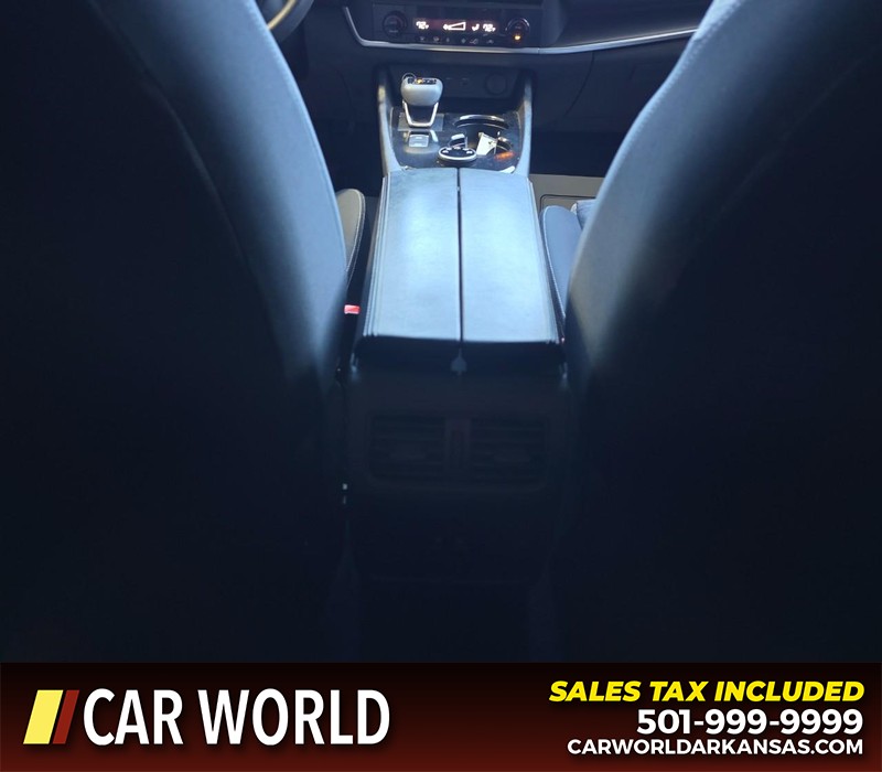 Nissan Rogue Vehicle Full-screen Gallery Image 19