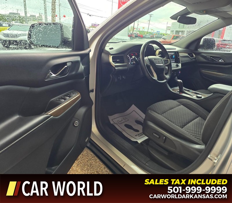 GMC Acadia Vehicle Full-screen Gallery Image 7