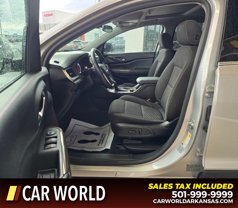 GMC Acadia Vehicle Full-screen Gallery Image 8