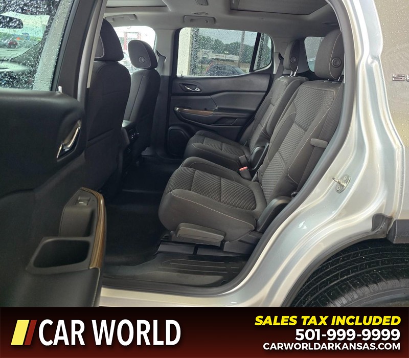 GMC Acadia Vehicle Full-screen Gallery Image 10