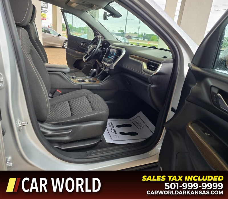 GMC Acadia Vehicle Full-screen Gallery Image 12