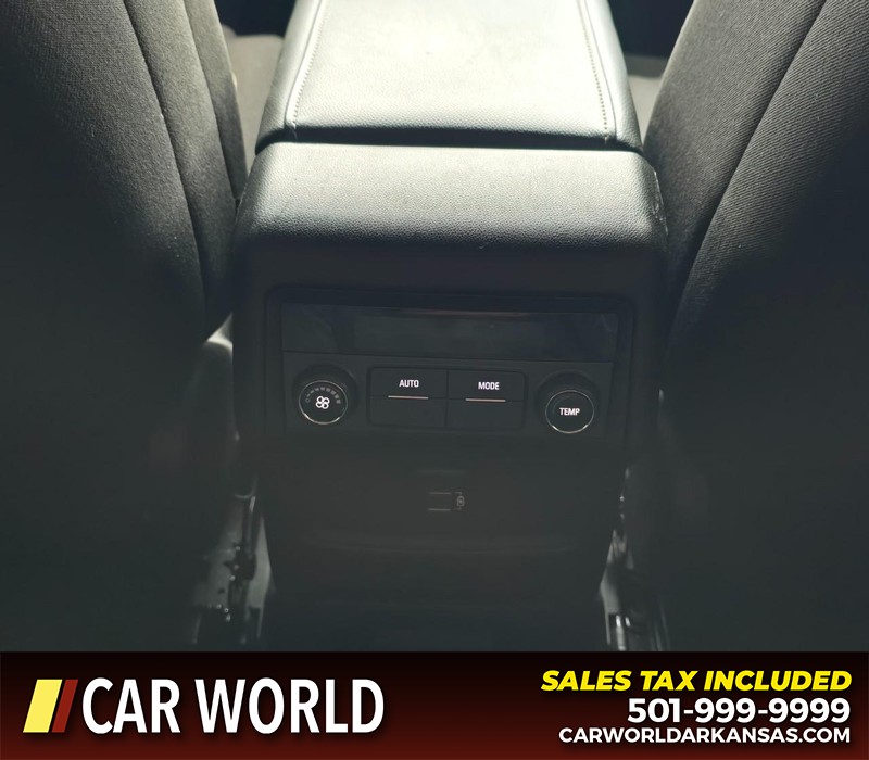 GMC Acadia Vehicle Full-screen Gallery Image 24