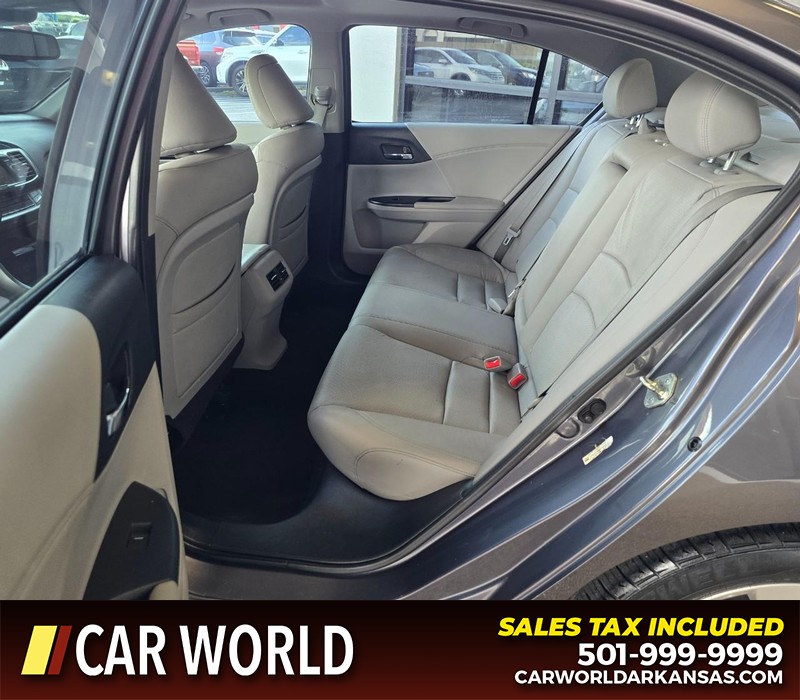 Honda Accord Sedan Vehicle Full-screen Gallery Image 10